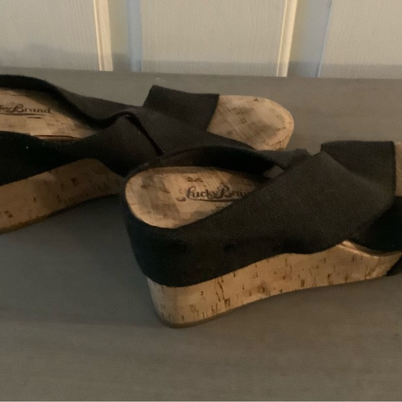 Lucky Brand Black Cork Wedge Sandal, 7 1/2 - Picture 4 of 8